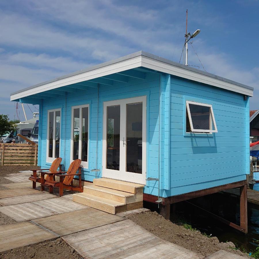 Waterhuisjes Op De Pier Van Lauwersmeerplezier! Lauwersoog Exteriér fotografie