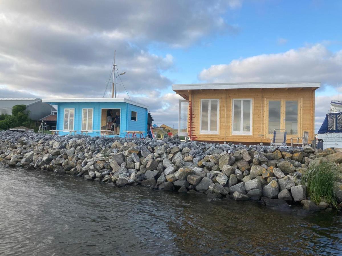 Waterhuisjes Op De Pier Van Lauwersmeerplezier! Lauwersoog Exteriér fotografie